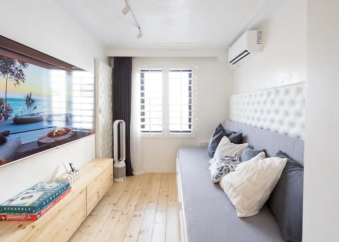 Apartment Hidden Gem Free Netflix 2 X 65inch Tv Cebu